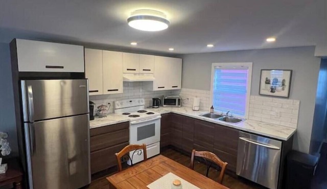 3 Bed 2.5 bath on Queen pet friendly