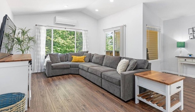 3 Bed 2.5 Bath Private Townhome - Quiet, long stays