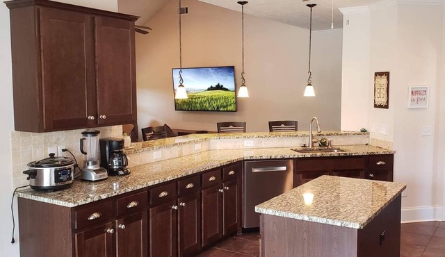 3 bed/2.5 baths, great neighborhood