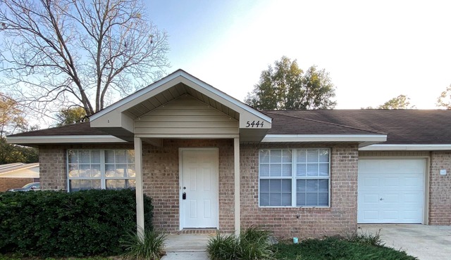 3 Bed/2 Bath/1 CG Updated Townhome