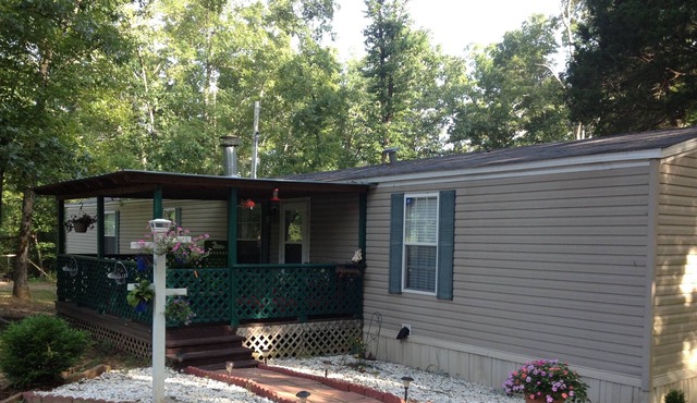 3 Bed/ 2 Bath About a Mile from Old Hwy. 25 Boat Ramp
