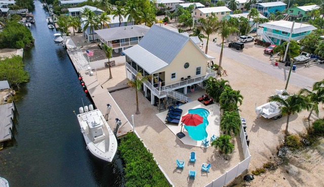 3 Bed/2 Bath Canal Front Home in Ramrod Key 80' Dock and Pool