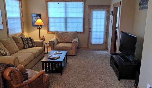3 bed/2 bath condo, Grand Targhee/Jackson Hole skiing, Yellowstone home base