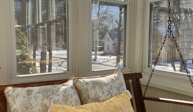 3 Bed, 2 Bath Cozy Home Across from Zoo in the heart of Baraboo.