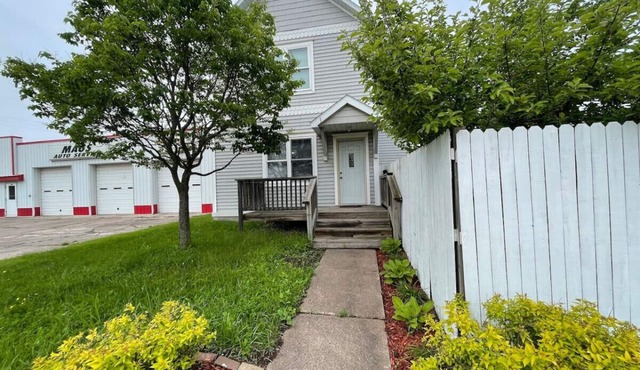 3 bed 2 bath! Enormous Kitchen! Add on sleeping loft for up to 12 guests!