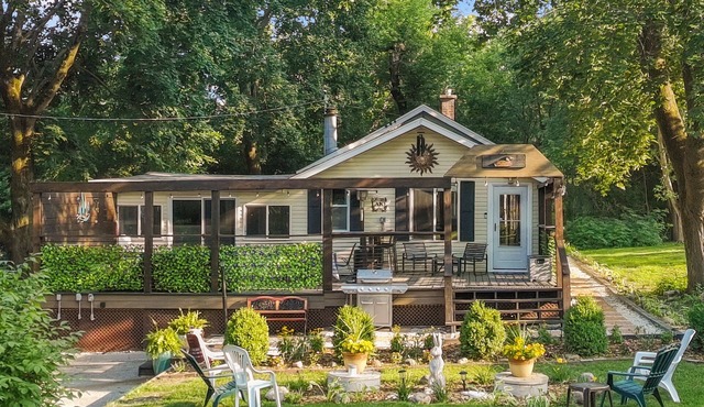 3-bed 2-bath fully remodeled house walking distance to Lake w/parking for Boat!