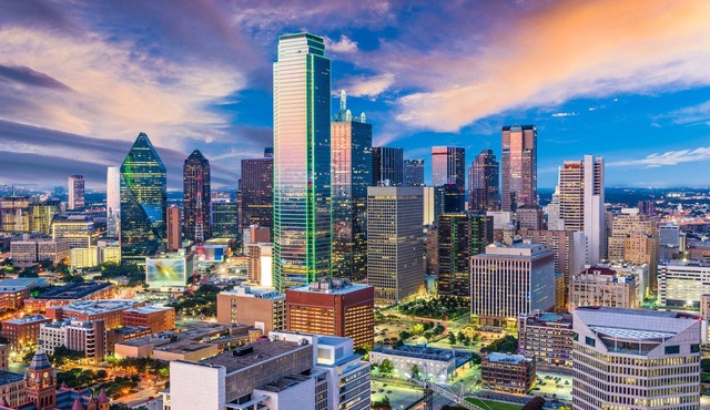 3 bed 2 bath Home | DWTN Dallas Skyline View from Rooftop and Balconies