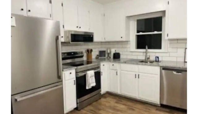 3 bed 2 bath home in downtown Clayton
