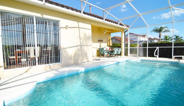 3 bed/2 bath home, large private pool, fun games room, 8 miles to Disney World!