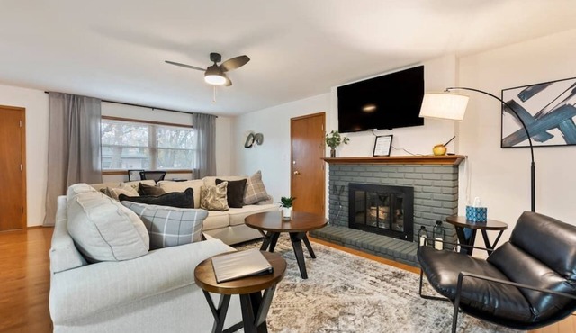 3 Bed 2 Bath Home w/2 Car Garage & Fitness Room