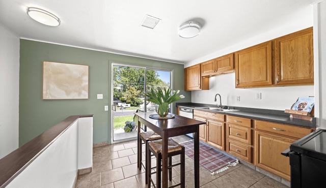 3-bed 2 bath house in welcoming Lewiston with WiFi, AC, and plenty of parking!