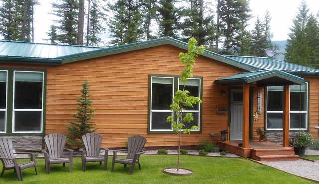 3 bed/2 bath House. Minutes to Glacier National Park and Whitefish Mountain!