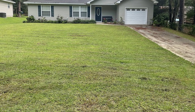 3 bed 2 bath house convenient to airport, golf and Tallahassee Museum