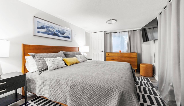 3-bed, 2-bath lakehouse Grill, hot tub, firepit and on-site boat parking.