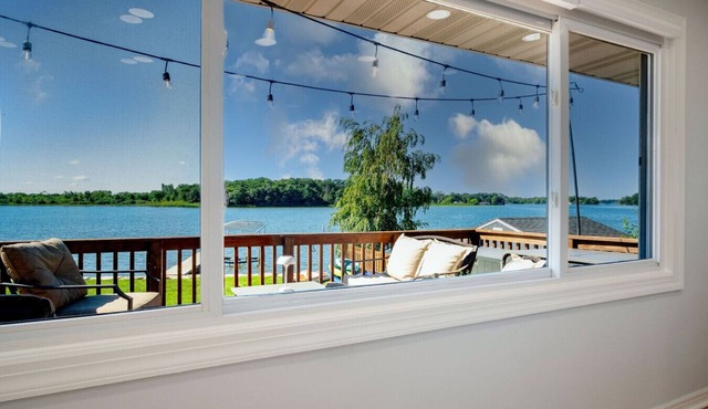 3-Bed/2-Bath Luxury Lake House on Myers Bay – Private Pier, Beach, Firepit, and Deck