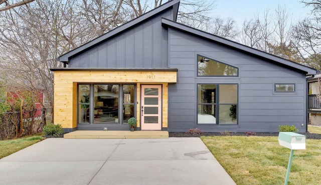 3-bed 2-bath Modern Charmer near Downtown