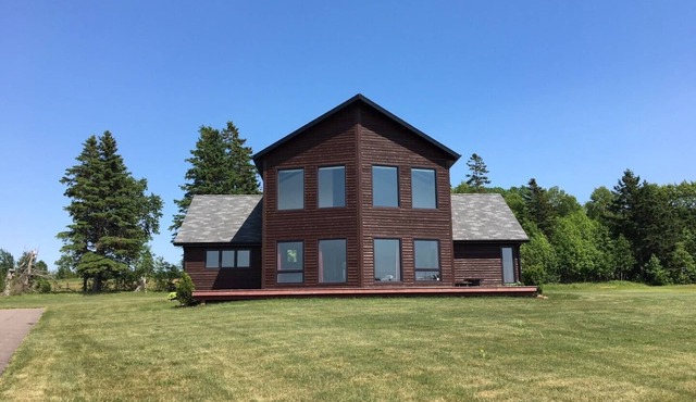 3 Bed/2 Bath Open plan home close to Golf Course