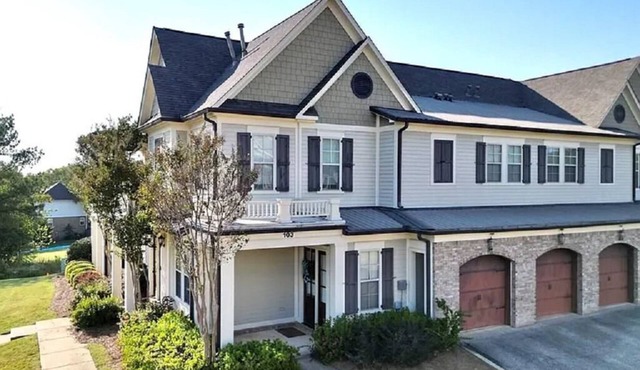 3 Bed/2 Bath Townhome on Oxford Country Club, w/i 3 miles of the Square & Grove