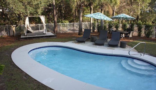 3 bed/2 bath/Seacrest/private pool - Sleeps 11 - 5 min walk to the Beach