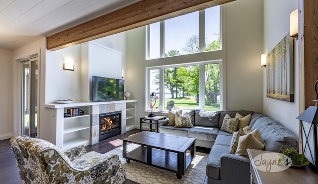 3 + bed 2 bath Villa on Lake Muskoka