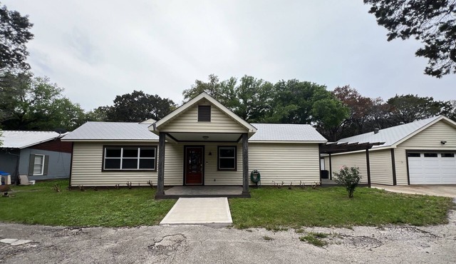 3 bed, 2 bath walking distance from Lake Whitney and the Whitney Ridge resort!
