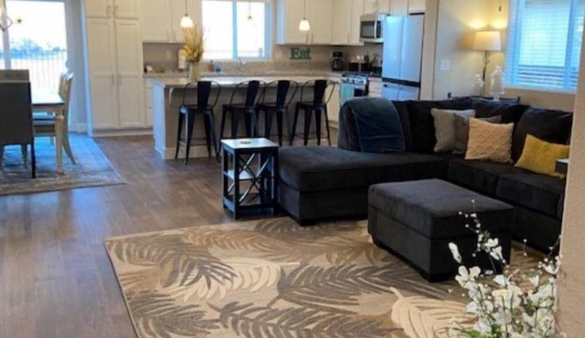 3 bed / 2 bath with Office Beautifully Appointed Home on 9th Fairway in Fernley