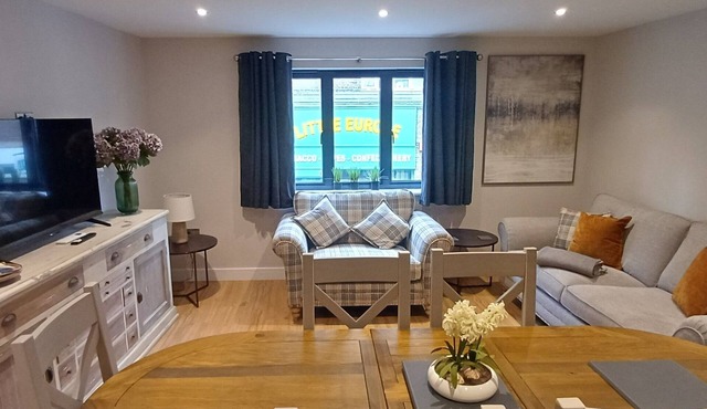 3 bed, 3 bath apartment, can be split into 3 units