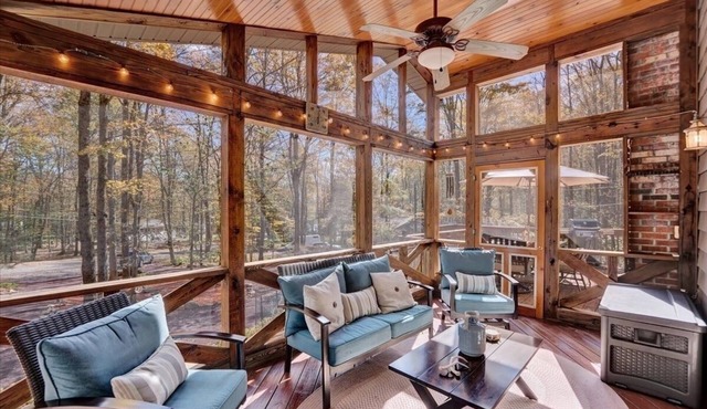 3 Bed/3 Bath Cabin 3Mins to Lake- Sleeps 9 w/WIFI, Pool Table, Games & FirePit