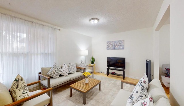 3-Bed 3-Bath Cozy Vacation House in Ajax, Greater Toronto Area, ON, Canada