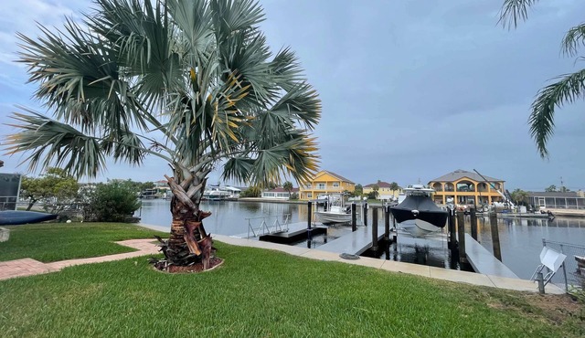 3 Bed 3 Bath home with pool and dock on large quiet canal in Gulf Harbors