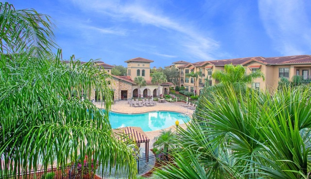 3 Bed 3 Bath Pool View High End Corner Apartment