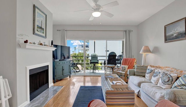 3 Bed, 3 Bath Townhouse Just Steps from the Beach! Monthly Rental