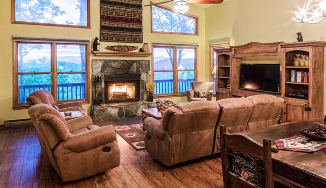 3 Bed 3 Bath Vacation home in Sylva