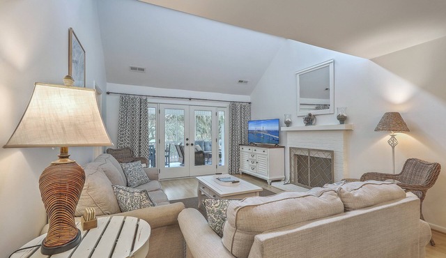 3 bed 3 bath with loft near everything. Pets welcome.