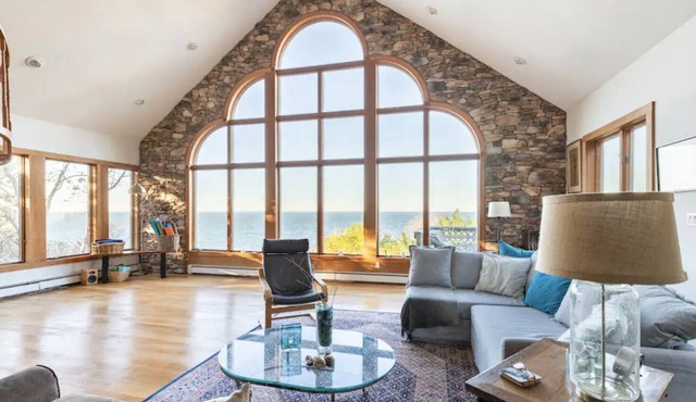 3 bed, 3 full bath, beachfront, AMAZING views, fireplace