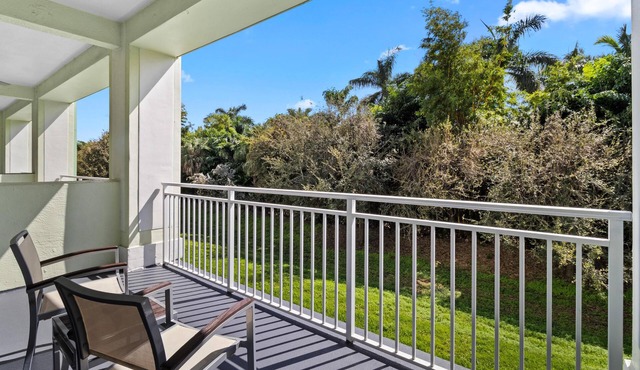 3 Bed/4 Bath TONS of Space, Pool, Dining, Bar, Spa