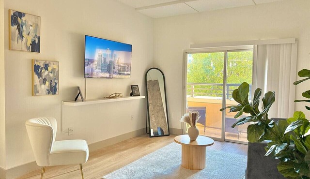 3 bed | 5 min BOA Stadium | Free Parking |500 Mbps
