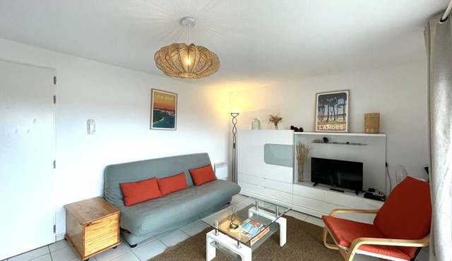 3-Bed Apt 50m from Ocean with Terrace and Private Parking