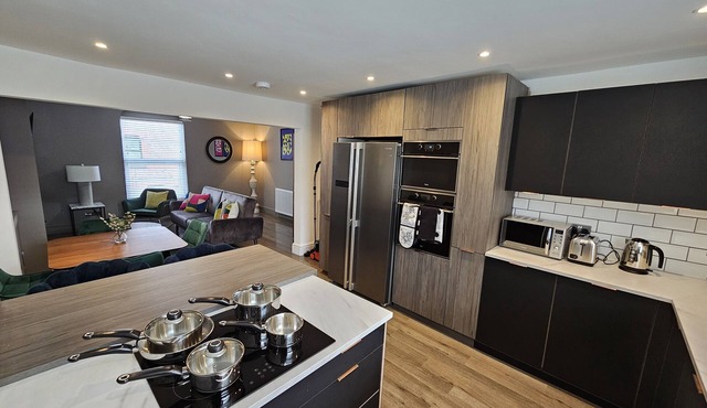 3 Bed Apartment 10 mins from central Liverpool