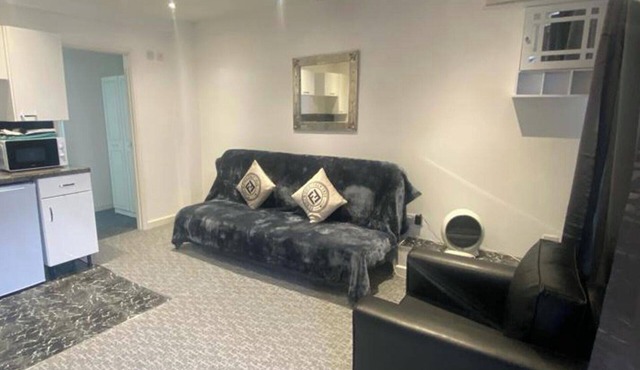 3 Bed Apartment - Sleeps 6 - Free Parking, Wifi