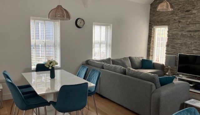 3 bed apartment in lovely village, parking & outside spaces