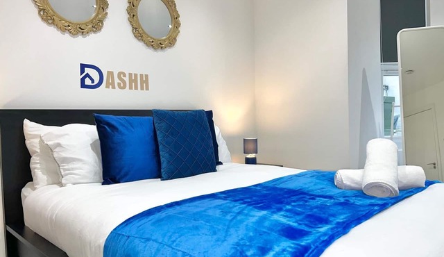 3-bed Apartment in Shepherd's Bush, short walk from station