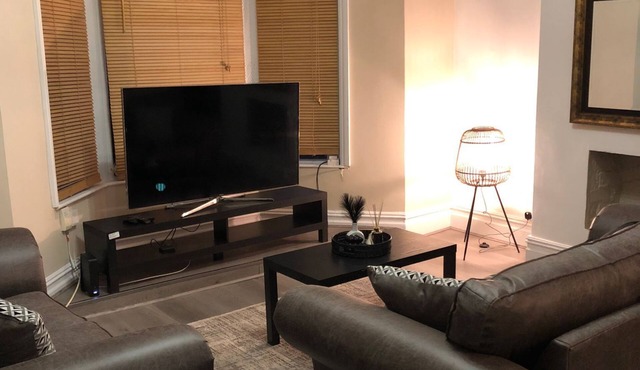 3-bed Apartment Roof Terrace Near Cardiff Centre