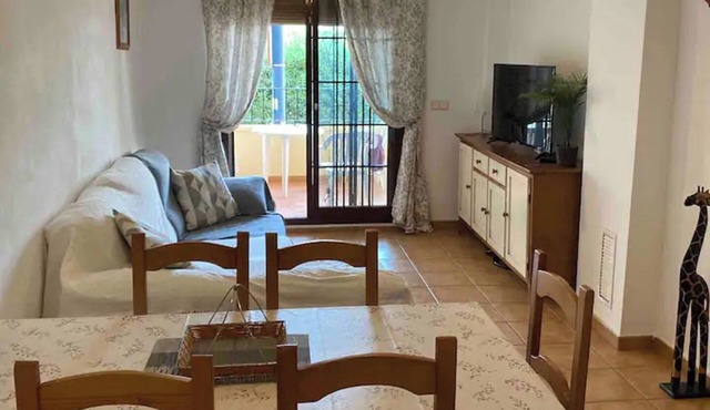 3 Bed Apartment Sleeps 6 with Shared Pool