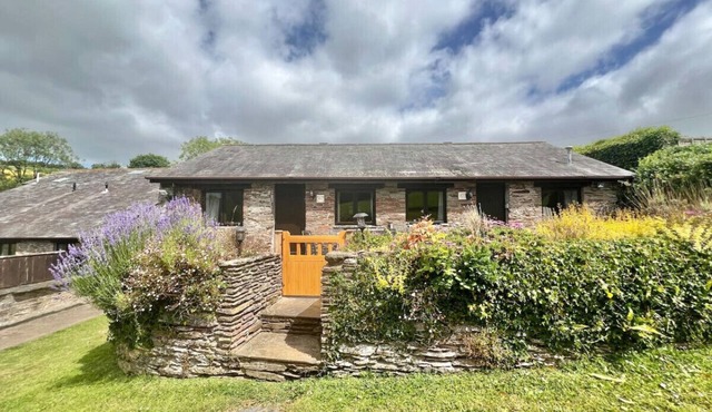 3 bed barn conversion with indoor pool access