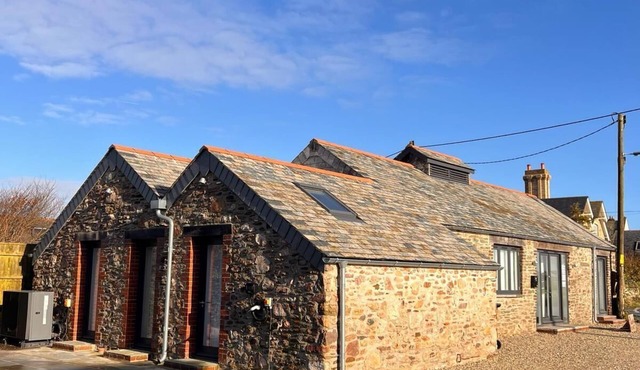 3 Bed Barn Conversion - 2 minutes to Mothecombe Beach. Dog & Children Friendly!