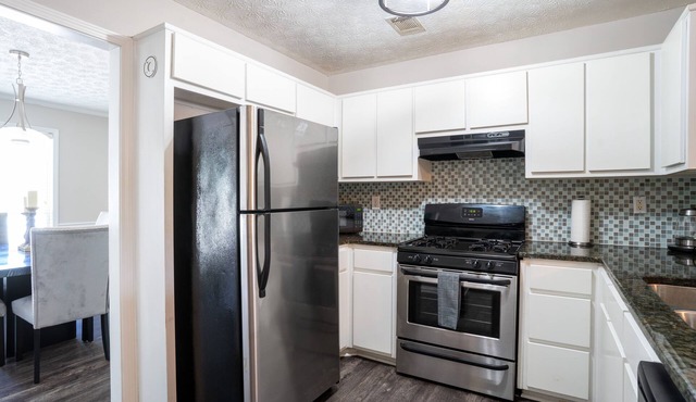 3 bed/bath Loganville manor