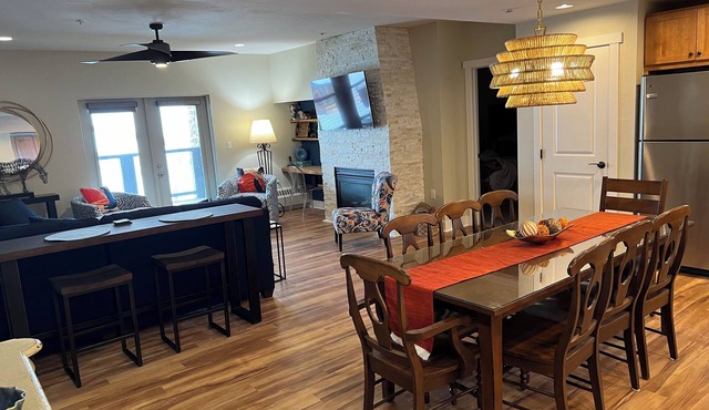 3 Bed/Bath Updated Condo 50 Steps to Main Lift w/30-Foot Balcony Facing Ski Runs