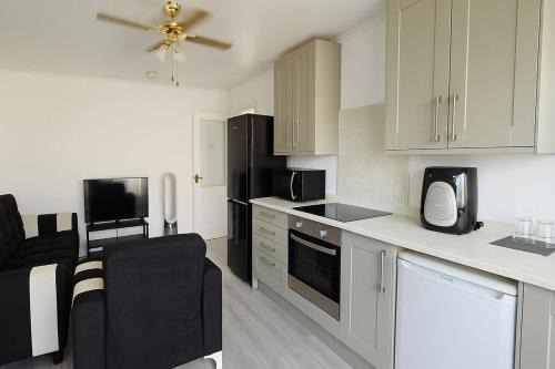 3-Bed Bungalow-Garden and Free Parking