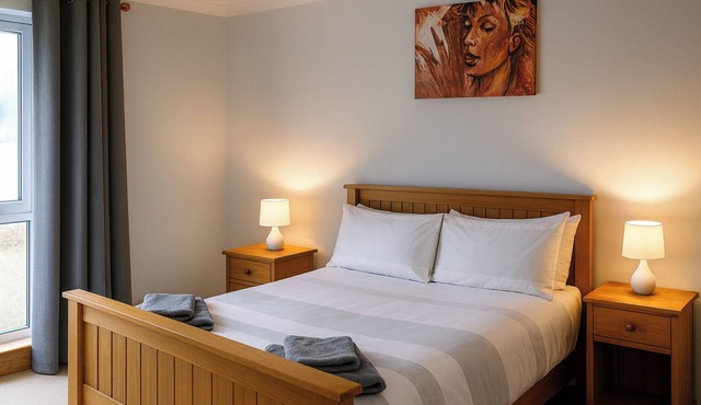 3 Bed Bungalow - Sleeps 6 - Pet Friendly - Parking